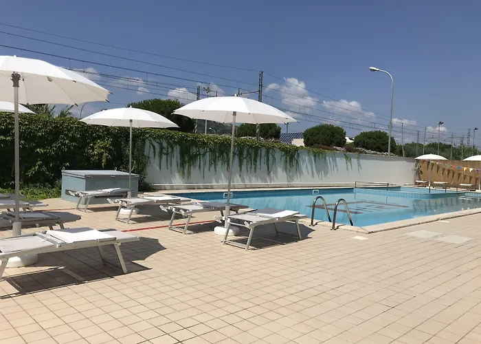 Hotel con piscina: Hotel Royal